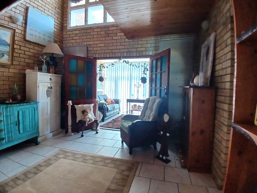2 Bedroom Property for Sale in Stilbaai Wes Western Cape
